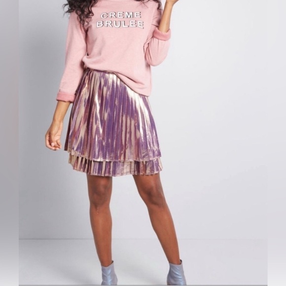 Modcloth Metallic Gold Pleated Skirt (Size M) - Picture 2 of 8